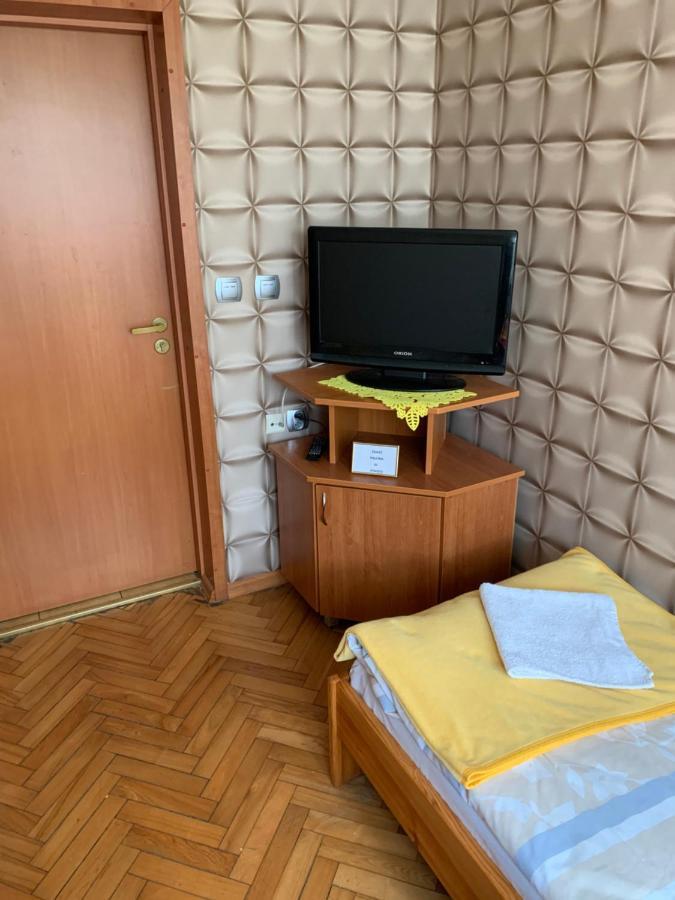 Pokoje Goscinne Amader Zambrow Exterior foto
